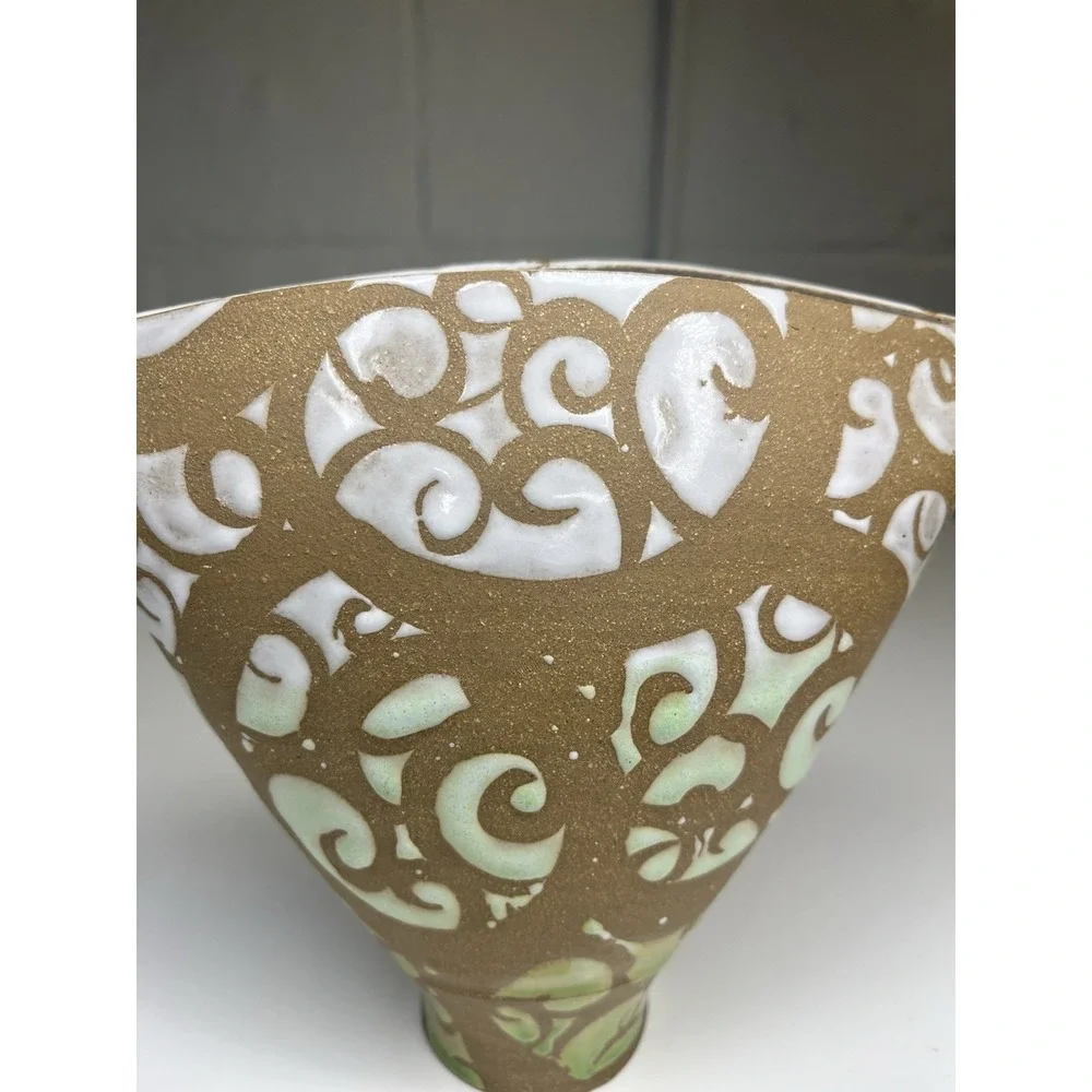 Liz Kinder Pinch Vase Philly Post Modern Abstract Studio Art Pottery Swirl Green